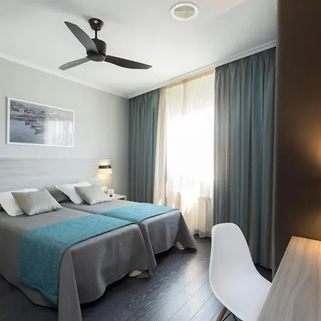 فندق Hotel Combarro