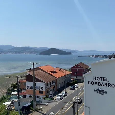 Hotel Combarro فندق *