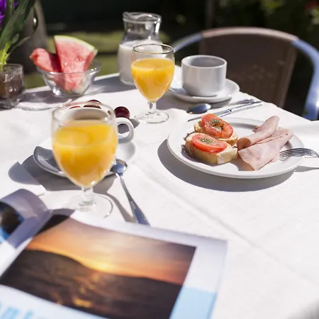 فندق Hotel Combarro *