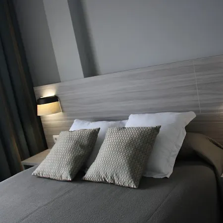 فندق Hotel Combarro *
