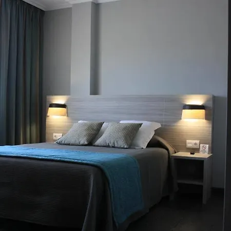 Hotel Combarro فندق *