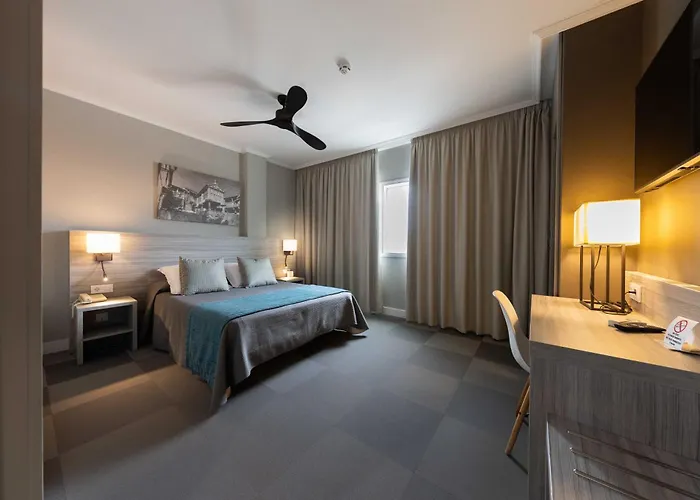 מלון Hotel Combarro