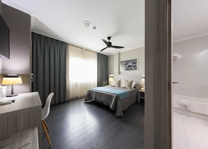 Hotel Combarro מלון *