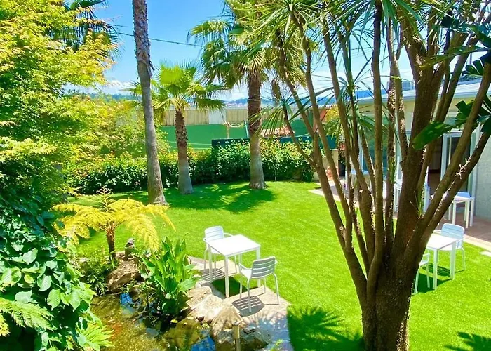 Hotel Combarro מלון *